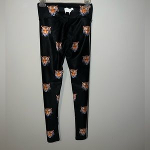 GOLDSHEEP Size S Black Tiger Leggings NEW